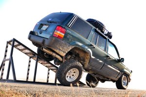 Jeep Grand Cherokee Suspension Lift Kit - Rough Country - 4 Inch Lift - '93-'98